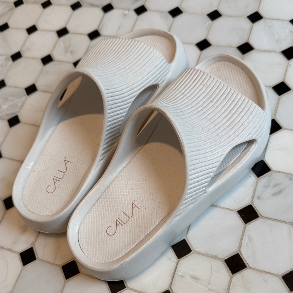 CALIA by Carrie Underwood White Textured Mules